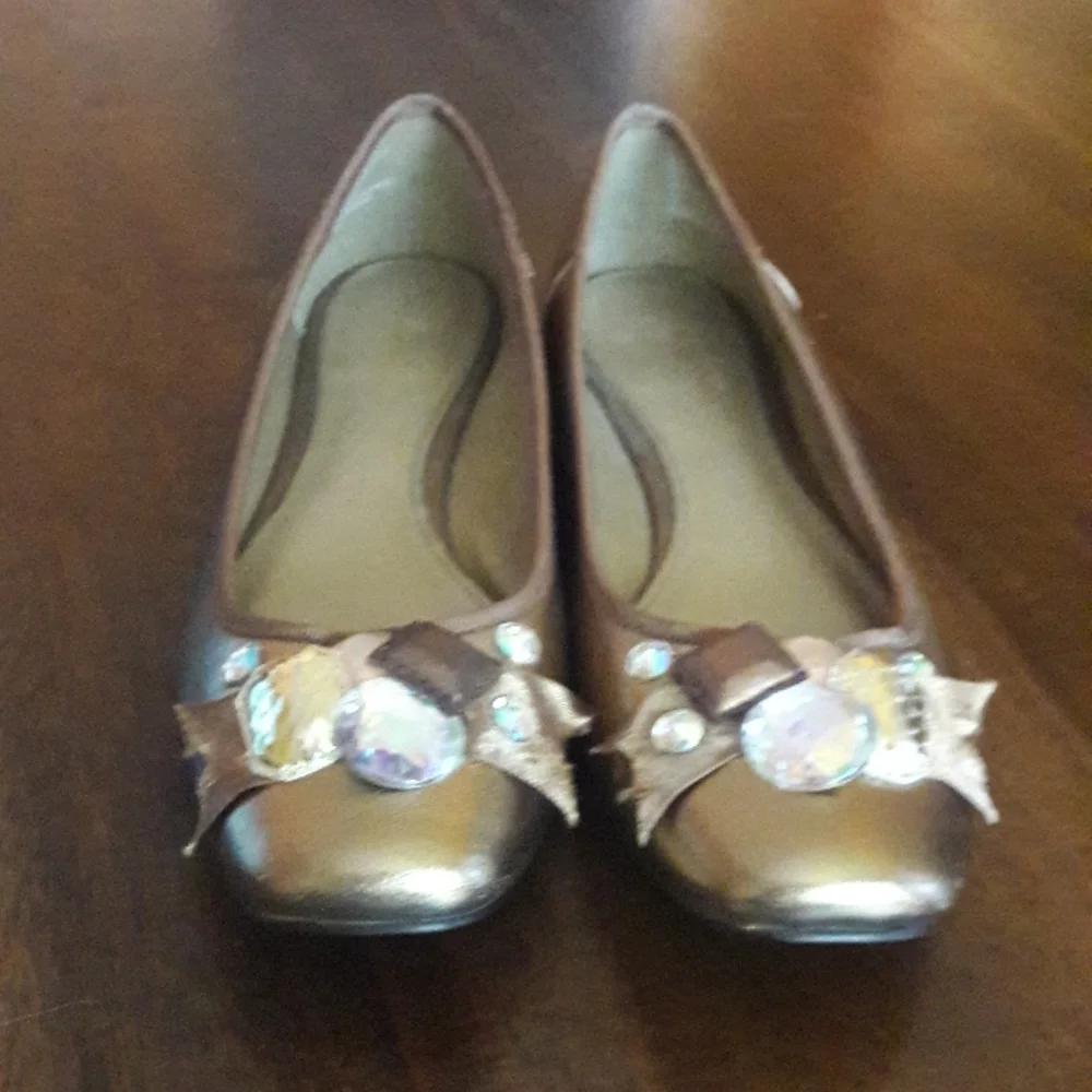 Simply Vera Cheerful Gold Flats S8 - Picture 1 of 6